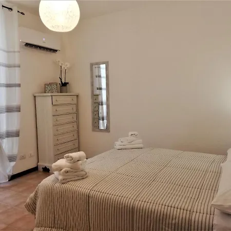 Cove - - 5 Terre Apartment