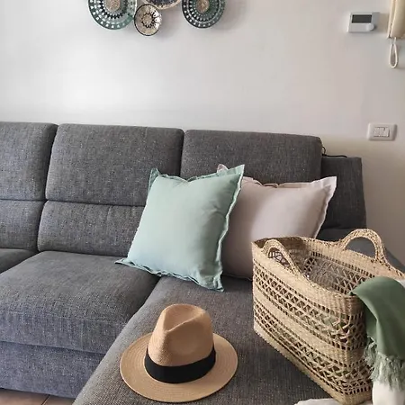Cove - - 5 Terre Apartment *